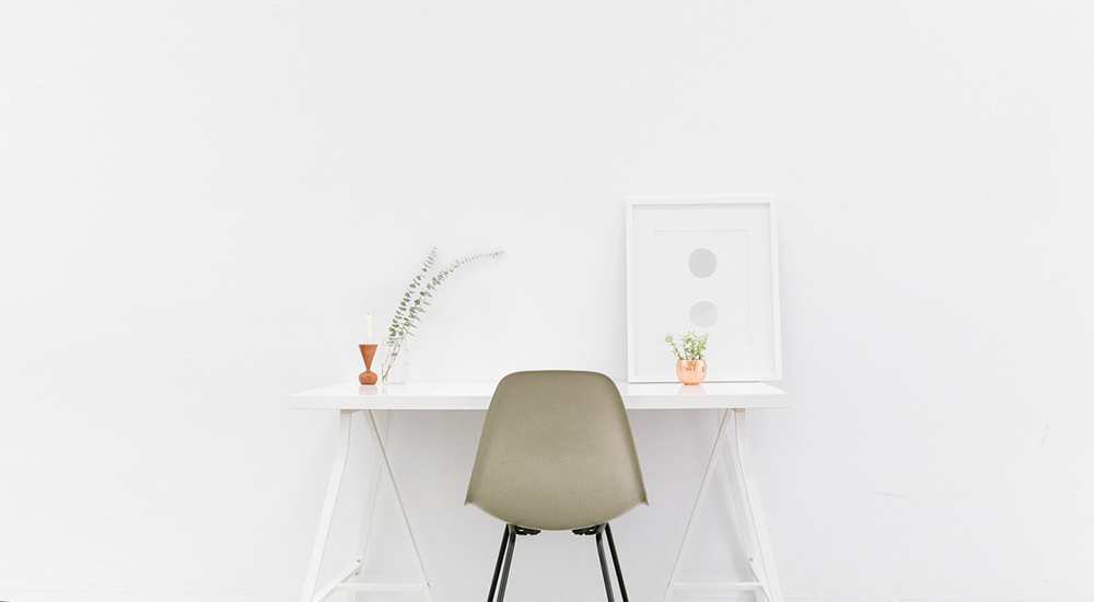 desk-1081708_1280-B